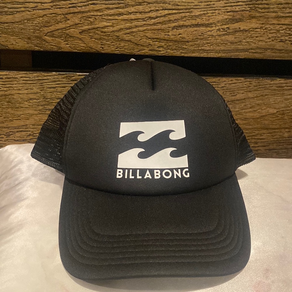 NWT billabong trucker hat